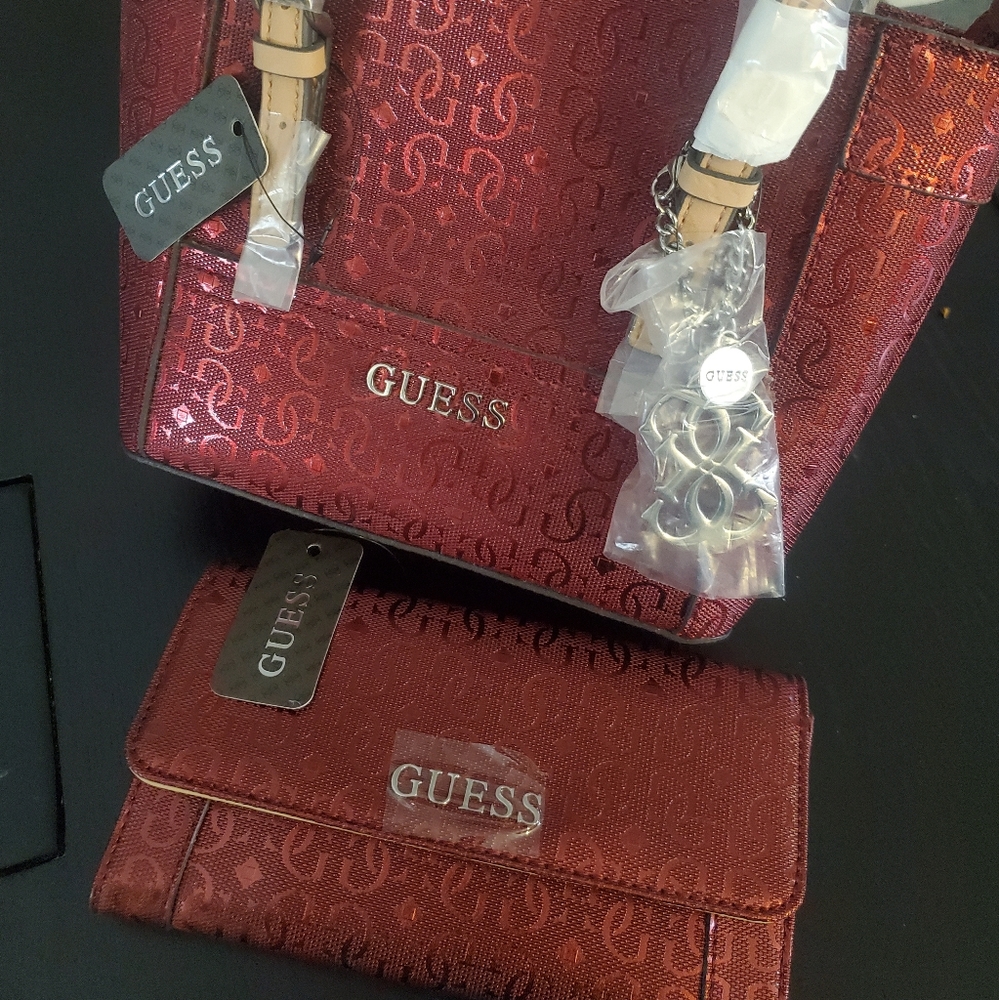 Small Guess burgundy hand bag with wallet